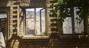 Дагестан, Махачкала, последствия спецоперации на улице Салаватова, 3 июня 2010 года. Фото "Кавказского Узла"