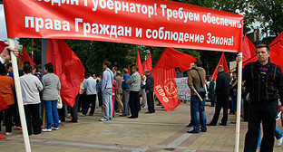 Митинг протеста в защиту прав дольщиков, против произвола судебных и правоохранительных органов и несоблюдения государственными органами законных прав граждан. Краснодар, 2 октября 2010 года. Автор фото Юрий Власов