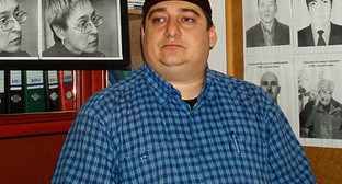 Руководитель правозащитной организации "Машр" Магомед Муцольгов. Карабулак, 7 октября 2010 года. Фото "Кавказского узла"