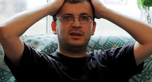 Эмин Милли после освобождения, Баку, 19 ноября 2010 года. Турхан Каримов специально для "Кавказского узла" Эмин Милли после освобождения, Баку, 19 ноября 2010 года. Турхан Каримов специально для "Кавказского узла"