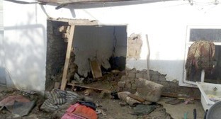 Дом, пострадавший от подтопления. Селение Атланаул Буйнакского района Республики Дагестан. 8 мая 2011 г. Фото: /www.05.mchs.gov.ru