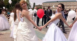 Шоу "Парад невест". Махачкала, 22 мая 2011 г. Фото Расула Кадиева для "Кавказского узла"