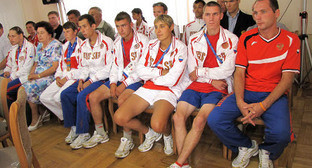 Ростовские спортсмены - участники Всемирных специальных олимпийских игр на приеме в Министерстве труда и социального развития Ростовской области 12 июля 2011 г. Фото "Кавказского узла"