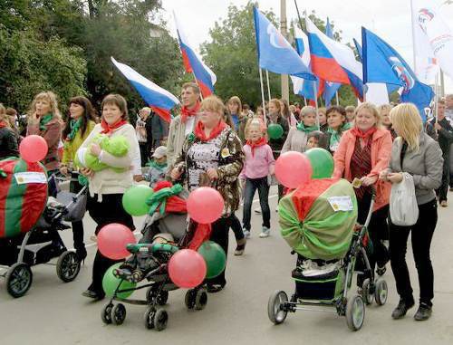 Как сделать «коляску» из арбуза