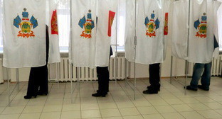 Кабинки для голосования на одном из избирательных участков Краснодара. 4 декабря 2011 г. Фото Натальи Дорохиной для "Кавказского узла"