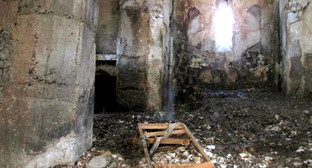 Внутри сгоревшей церкви Сурб Ншан в Тбилиси. 11 января 2012 г. Фото: http://times.am