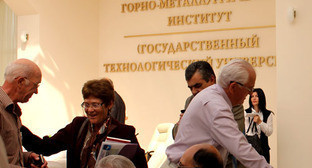 Международный научный форум "Ледник Колка: наблюдения, исследования, прогнозы" открылся во Владикавказе. Северная Осетия, 18 сентября 2012 г. Фото Эммы Марзоевой для "Кавказского узла"