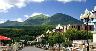 Гора Бештау. Вид с Лечебного парка в Пятигорске. Фото Pupsoid, http://ru.wikipedia.org