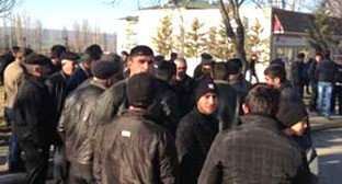 Группы протестующих собираются на улицах Исмаиллы в Азербайджане. Фото http://ann.az