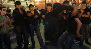 Лезгинка на улице. Фото: http://pravdoiskatel77.livejournal.com