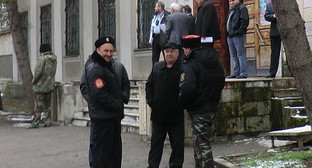 Краснодарский край, Анапа, 24 марта 2013 г. У избирательного участка №02-25. Фото Натальи Дорохиной для "Кавказского узла"