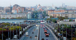 Вид на Комсомольский проспект в Москве. Фото Алексея Кулакова, http://ru.wikipedia.org