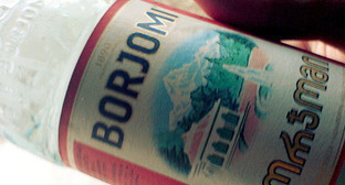 Бутылка минеральной воды "Боржоми". Фото: Morten Oddvik, http://www.flickr.com/photos/mortsan
