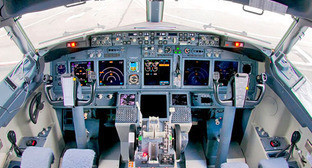 Кабина самолета Боинг -737. Фото Alex Beltyukov, http://ru.wikipedia.org/