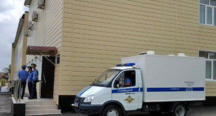 Автозак возле здания суда. Крымск, 15 мая 2013 г. Фото Николая Хижняка, http://via.me/