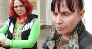 Участница голодовки многодетных матерей Елена Самошина (справа) у здания правительства Волгоградской области. Волгоград, 6 сентября 2013 г. Фото Татьяны Филимоновой для "Кавказского узла"