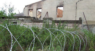 Колючая проволока, натянутая российскими пограничниками на границе Грузии и Южной Осетии. Грузия, июль 2013 г. Фото Эдиты Бадасян для "Кавказского узла" Колючая проволока, натянутая российскими пограничниками на границе Грузии и Южной Осетии. Грузия, июль 2013 г. Фото Эдиты Бадасян для "Кавказского узла"