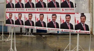Щит с предвыборной агитацией Давида Бакрадзе в Батуми. 6 октября 2013 г. Фото Юлии Кашеты для "Кавказского узла". 
