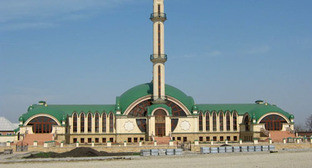 Мечеть в селе Алхан-юрт Урусмартановского района Чечни. Фото http://www.chechen.org/