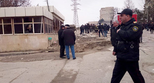 На месте взрыва у станции метро «Азадлыг проспекти» в Баку 13 февраля 2014 г. Фото Азиза Каримова для "Кавказского узла" На месте взрыва у станции метро «Азадлыг проспекти» в Баку 13 февраля 2014 г. Фото Азиза Каримова для "Кавказского узла"
