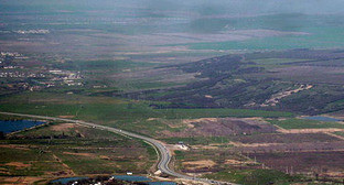 Федеральная автодорога "Кавказ" в Ставропольском крае. Фото: Ssr http://commons.wikimedia.org/