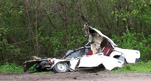 Автоавария с участием БТР в Ростовской области. 24 апреля 2014 г. Фото http://bloknot-novocherkassk.ru