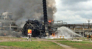 Пожар на нефтяном заводе в Нефтекумске. 7 мая 2014 г. Фото: СУ СКР по Ставропольскому краю