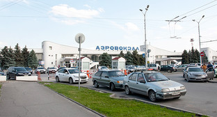 Площадь аэровокзала в Ростове-на-Дону. Фото Олега Пчелова для "Кавказского узла"