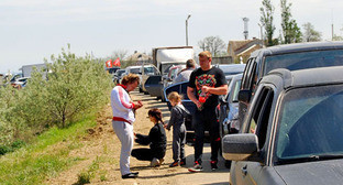 Очередь из машин на паромную переправу "Кавказ". Май 2014 г. Фото Ильяса Богатырева для "Кавказского узла"
Очередь из машин на паромную переправу "Кавказ". Май 2014 г. Фото Ильяса Богатырева для "Кавказского узла"