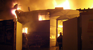 Пожар на складе в г. Ростов-на-Дону. Фото: http://www.61.mchs.gov.ru/operationalpage/emergency/detail.php?ID=28011 Пожар на складе в г. Ростов-на-Дону. Фото: http://www.61.mchs.gov.ru/operationalpage/emergency/detail.php?ID=28011