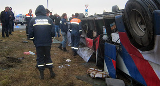 На месте ДТП. Фото: http://www.61.mchs.gov.ru/upload/iblock/090/090ba7fd7c947d9245ab5c2226b43684.jpg На месте ДТП. Фото: http://www.61.mchs.gov.ru/upload/iblock/090/090ba7fd7c947d9245ab5c2226b43684.jpg