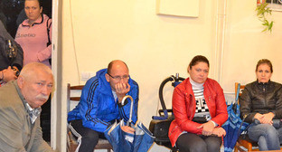 Сход родителей детей, занимавшихся в сочинском спорткомплексе "Спартак". Сочи, 18 октября 2014 г. Фото Светланы Кравченко для "Кавказского узла"