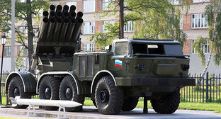 БМ-27 «Ураган», установленная в качестве памятника А. Н. Ганичеву рядом с ГНПП «Сплав», Тула. Фото Виталия Кузмина, https://ru.wikipedia.org/wiki/%D3%F0%E0%E3%E0%ED_%28%D0%D1%C7%CE%29#mediaviewer/File:BM-27_Uragan_MLRS.jpg БМ-27 «Ураган», установленная в качестве памятника А. Н. Ганичеву рядом с ГНПП «Сплав», Тула. Фото Виталия Кузмина, https://ru.wikipedia.org/wiki/%D3%F0%E0%E3%E0%ED_%28%D0%D1%C7%CE%29#mediaviewer/File:BM-27_Uragan_MLRS.jpg