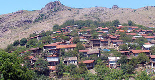 Село Туми Гадрутского района Арцаха. Фото: Artash, https://ru.wikipedia.org/wiki/%C3%E0%E4%F0%F3%F2%F1%EA%E8%E9_%F0%E0%E9%EE%ED_%28%CD%CA%D0%29 Село Туми Гадрутского района Арцаха. Фото: Artash, https://ru.wikipedia.org/wiki/%C3%E0%E4%F0%F3%F2%F1%EA%E8%E9_%F0%E0%E9%EE%ED_%28%CD%CA%D0%29