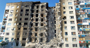 Жилой дом, разрушенный в ходе войны в Донбассе. Лисичанск, Луганская область. Фото: Ліонкінг https://ru.wikipedia.org/ Жилой дом, разрушенный в ходе войны в Донбассе. Лисичанск, Луганская область. Фото: Ліонкінг https://ru.wikipedia.org/
