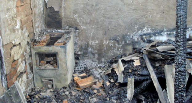 Дом, уничтоженный силовиками. Чечня. Фото  http://www.memo.ru/