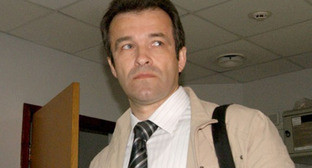 Адвокат главы Чечни Рамзана Кадырова Андрей Красненков в здании Хамовнического суда в Москве. 10 мая 2011 г. Фото корреспондента "Кавказского узла" Адвокат главы Чечни Рамзана Кадырова Андрей Красненков в здании Хамовнического суда в Москве. 10 мая 2011 г. Фото корреспондента "Кавказского узла"