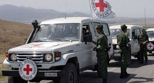 Автоколонна Международного комитета Красного креста.  Фото: http://www.newsazerbaijan.ru/images/29609/21/296092104.jpg