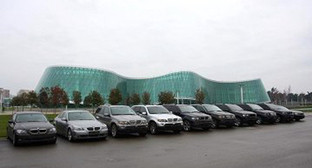 Автомобили у здания МВД Грузии. Фото: http://newsgeorgia.ru/images/21543/11/215431139.jpg Автомобили у здания МВД Грузии. Фото: http://newsgeorgia.ru/images/21543/11/215431139.jpg