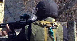 Представитель силовых структур на спецоперации. http://nac.gov.ru/nakmessage/2014/12/26/v-sunzhenskom-raione-chechni-neitralizovan-bandit-obstrelyavshii-politseiskikh.html Представитель силовых структур на спецоперации. http://nac.gov.ru/nakmessage/2014/12/26/v-sunzhenskom-raione-chechni-neitralizovan-bandit-obstrelyavshii-politseiskikh.html