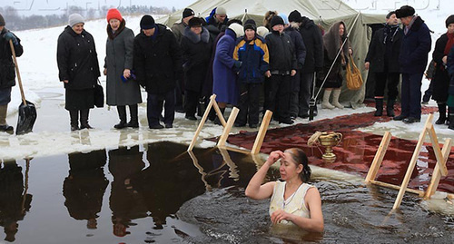 Когда купаются в проруби на Крещение в году