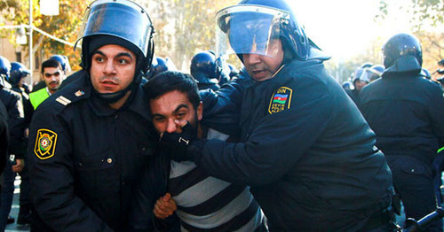 Кавказский Узел | Девять полицейских пострадали при разгоне акции в  Азербайджане