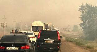 Движение на трассе «М6» в Иловлинском районе во время локализации возгорания у заправок. Фото http://volg.mk.ru/articles/2017/08/17/na-trasse-m6-v-ilovlinskom-rayone-lokalizuyut-vozgoraniya-u-zapravok.html Движение на трассе «М6» в Иловлинском районе во время локализации возгорания у заправок. Фото http://volg.mk.ru/articles/2017/08/17/na-trasse-m6-v-ilovlinskom-rayone-lokalizuyut-vozgoraniya-u-zapravok.html