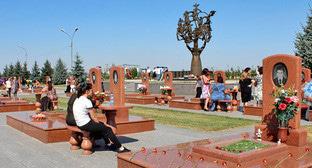 Мемориальное кладбище в "Город ангелов" в Беслане,где похоронены все жертвы теракта. Фото Эммы Марзоевой для "Кавказского узла" Мемориальное кладбище в "Город ангелов" в Беслане,где похоронены все жертвы теракта. Фото Эммы Марзоевой для "Кавказского узла"