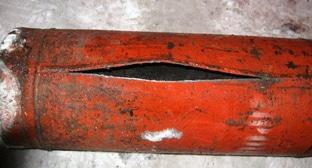Поврежденный газовый баллон. Фото http://sevkavportal.ru/news/pub/proishestviya/item/32585-v-kislovodske-iz-za-khlopka-gaza-proizoshel-pozhar-gospitalizirovany-dvoe.html