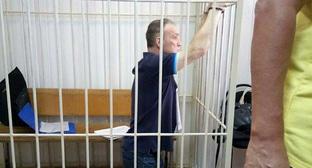 Бывший глава администрации Городищенского района Волгоградской области Александр Тарасов слушал приговор стоя на коленях
Фото http://v1.ru/text/newsline/334466870751232.html