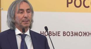Умар Джабраилов. Кадр из видео "Моя Столица" https://www.youtube.com/watch?v=g8_nNnME1co Умар Джабраилов. Кадр из видео "Моя Столица" https://www.youtube.com/watch?v=g8_nNnME1co