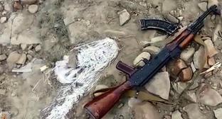 Оружие боевиков, найденное во время КТО в Шамильском районе Дагестана. Фото http://nac.gov.ru/kontrterroristicheskie-operacii/v-dagestane-v-hode-kto-neytralizovany-dvoe.html Оружие боевиков, найденное во время КТО в Шамильском районе Дагестана. Фото http://nac.gov.ru/kontrterroristicheskie-operacii/v-dagestane-v-hode-kto-neytralizovany-dvoe.html