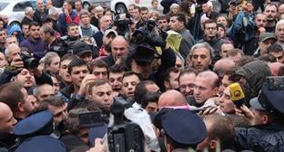 Акция протеста возле сакребуло. Тбилиси, 10 октября 2017 г. Фото Инны Кукуджановой для "Кавказского узла"
Акция протеста возле сакребуло. Тбилиси, 10 октября 2017 г. Фото Инны Кукуджановой для "Кавказского узла"