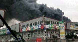 Пожар на ростовском рынке "Атлант". Фото http://bloknot-rostov.ru/news/emkosti-s-goryuchimi-veshchestvami-vzryvalis-na-go-895920 Пожар на ростовском рынке "Атлант". Фото http://bloknot-rostov.ru/news/emkosti-s-goryuchimi-veshchestvami-vzryvalis-na-go-895920